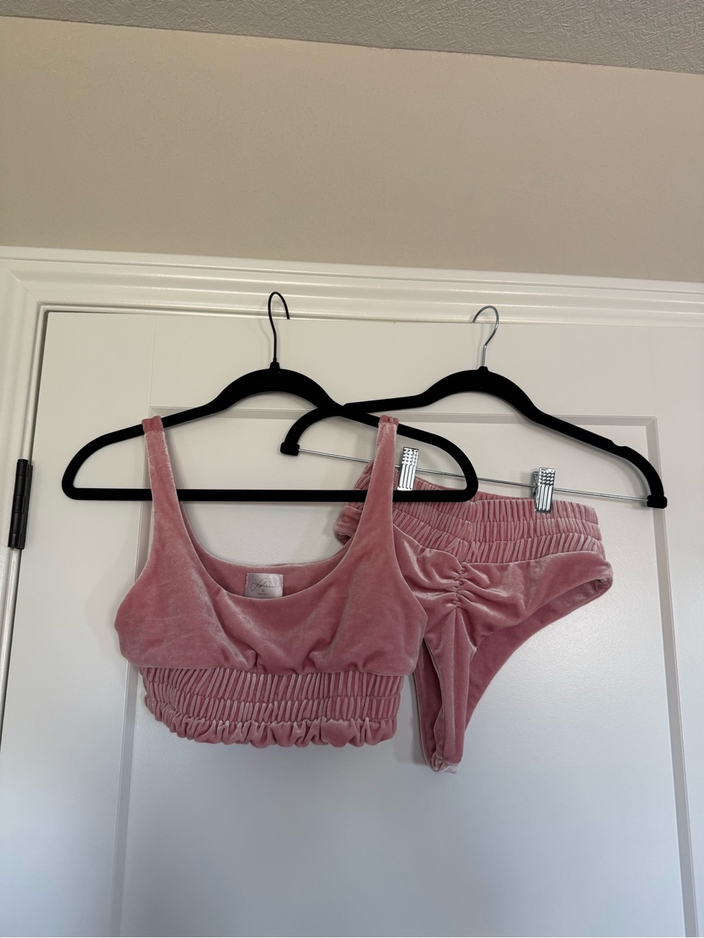 Laina Rauma Pink Crushed Velvet Bralette & Thong Set – M – Made in LA